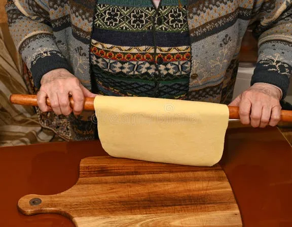 Mani in pasta: il rituale della sfoglia fatta in casa tra memoria e sapore